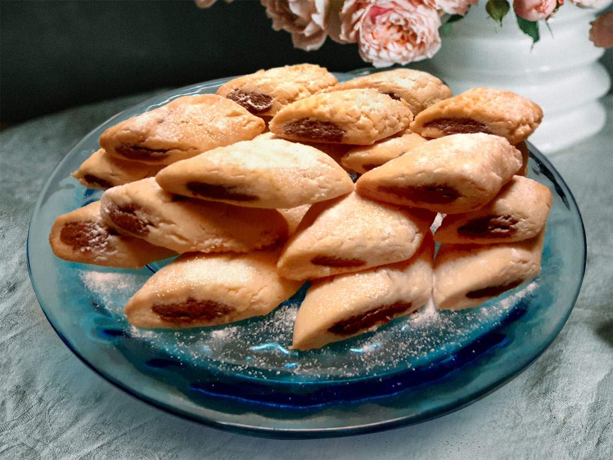 İki Renkli Bayatlamayan Kurabiye tarifi