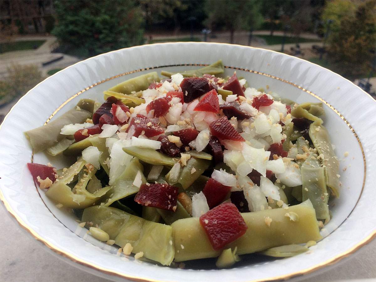 Pancar Turşulu Fasulye Salatası tarifi