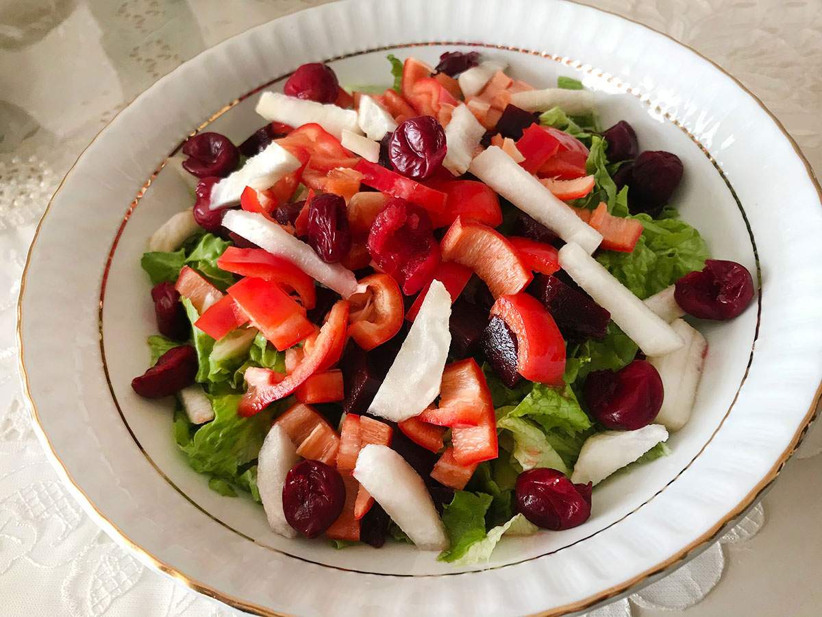 Vişneli Yer Elması Salatası tarifi