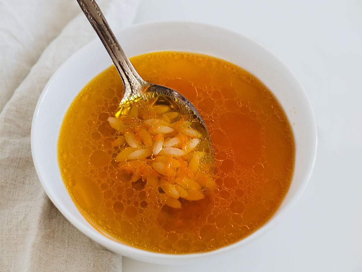 Arpa Şehriyeli Havuç Çorbası tarifi