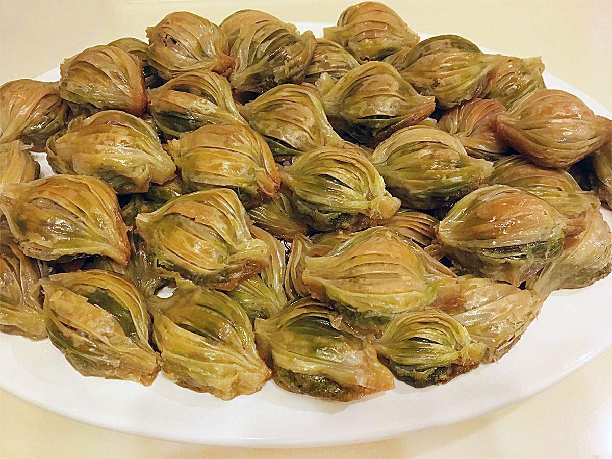 Fıstıklı Midye Baklava tarifi