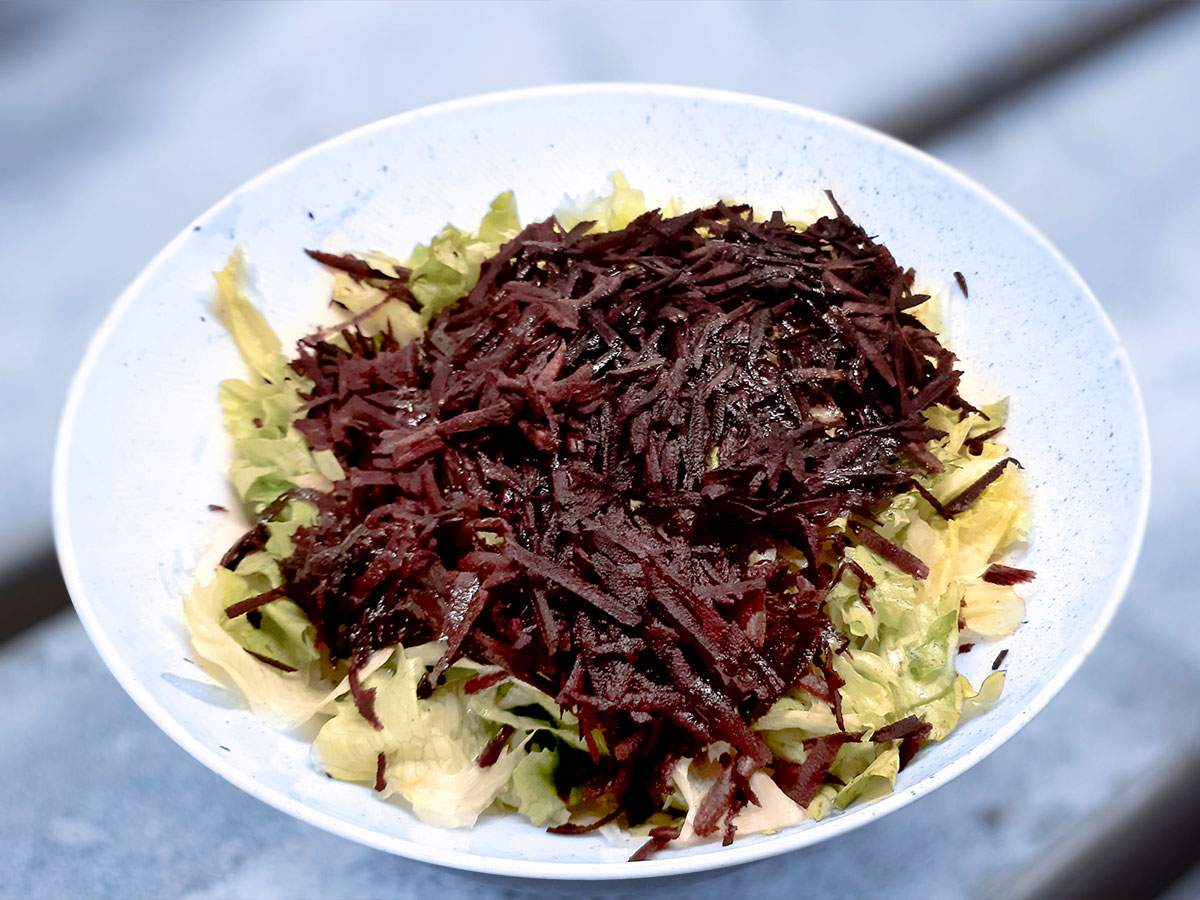 Mor Havuçlu Kıvırcık Salata tarifi