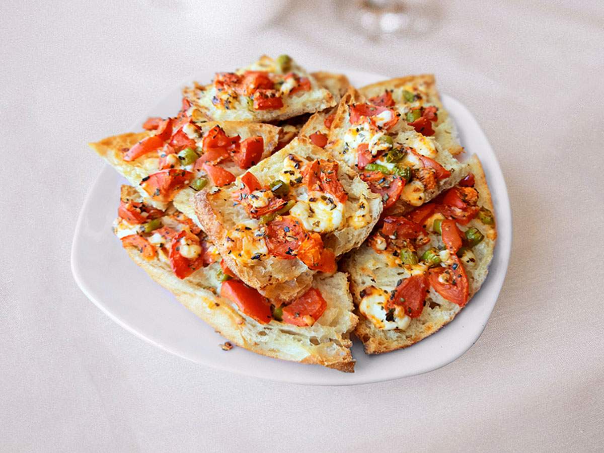 Pideden Peynirli Bruşetta tarifi