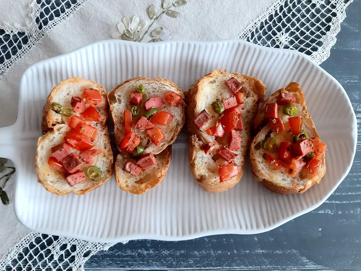 Salamlı Bruşetta tarifi