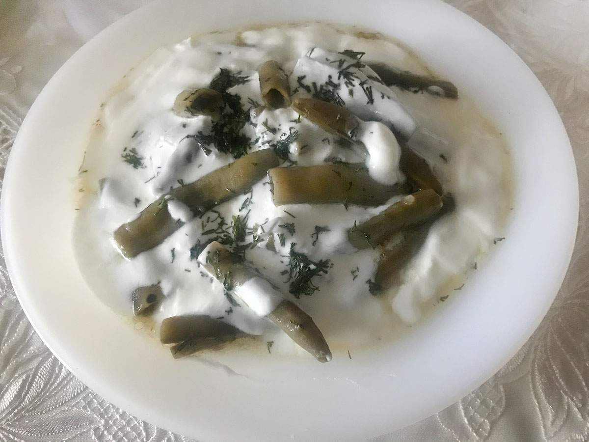 Yoğurtlu Bakla Salatası tarifi
