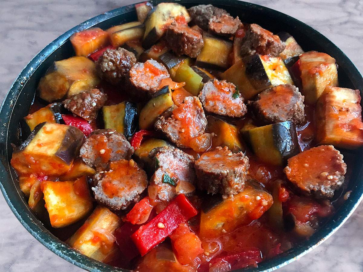 Köfteli Patlıcan Yemeği tarifi