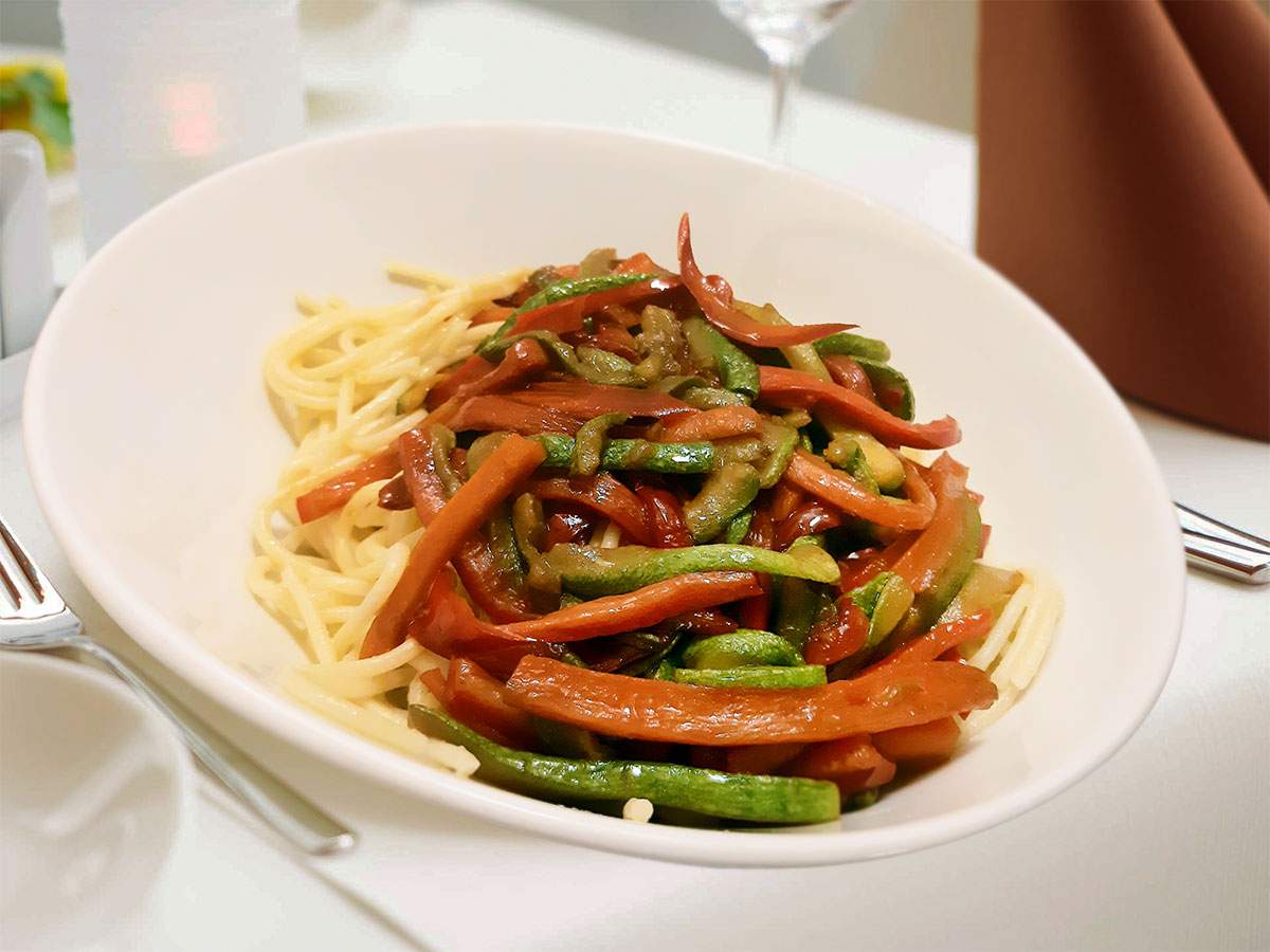 Sebzeli Makarna tarifi