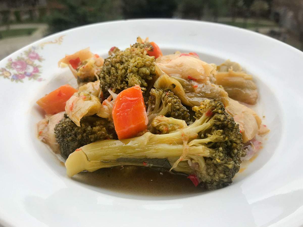 Zeytinyağlı Brokolili Pırasa tarifi