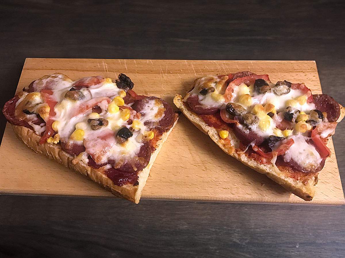 Bayat Ekmek Pizzası tarifi