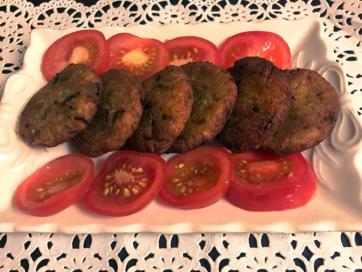 Kıymasız Bayat Ekmek Köftesi tarifi