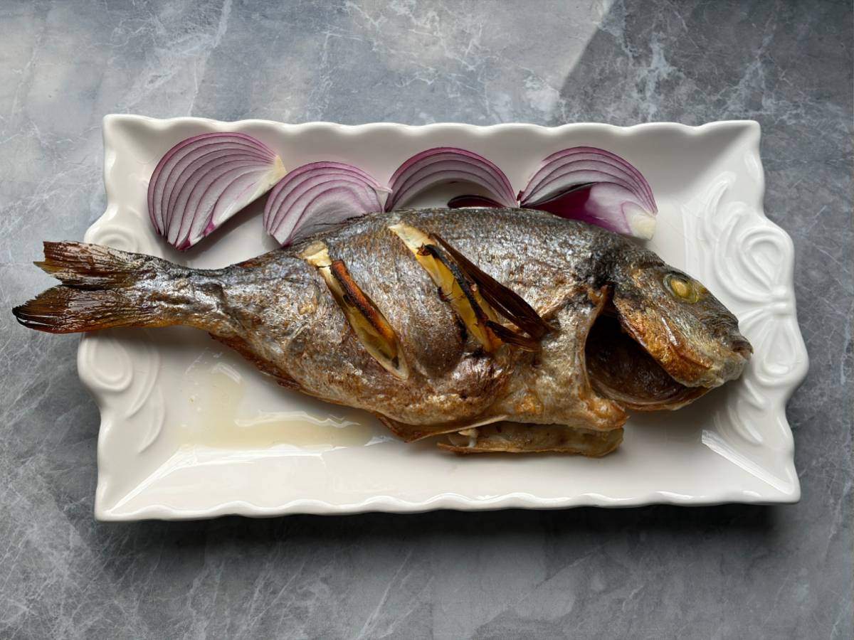 Fırında Limonlu Çupra Tarifi - Toz Kırmızı Biberli Nefis Lezzet tarifi