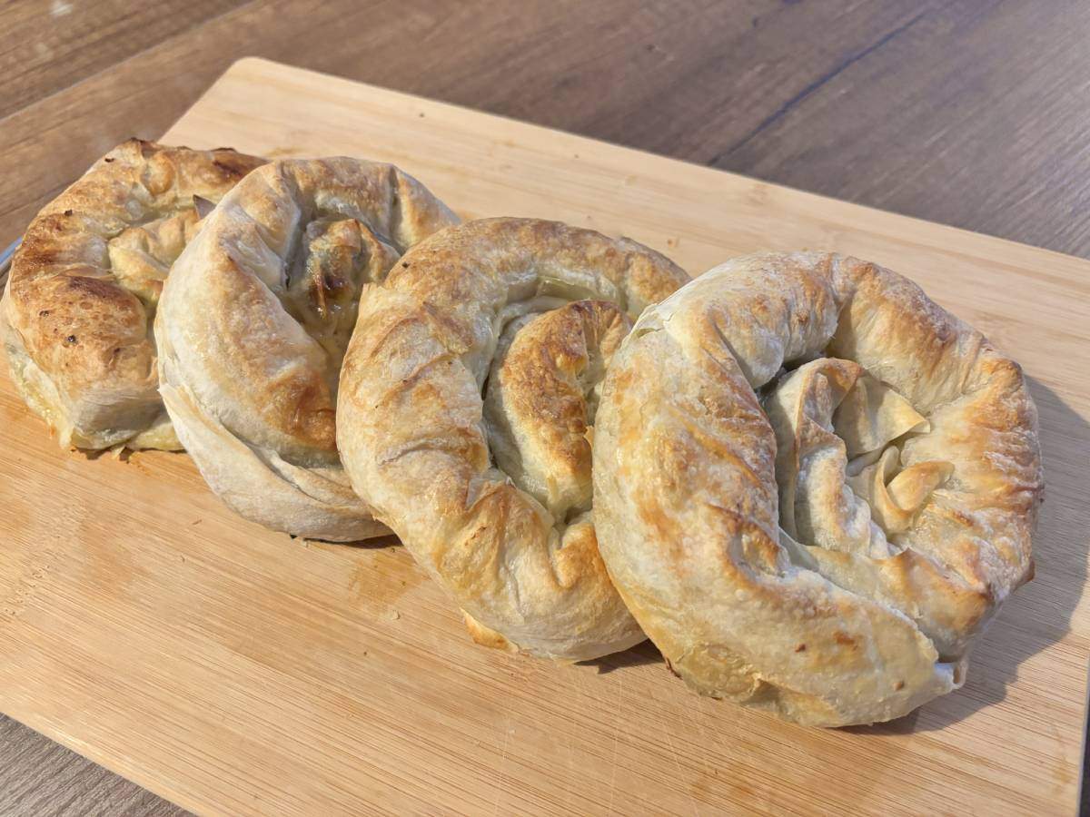 Yeşil Mercimekli Gül Böreği Tarifi tarifi