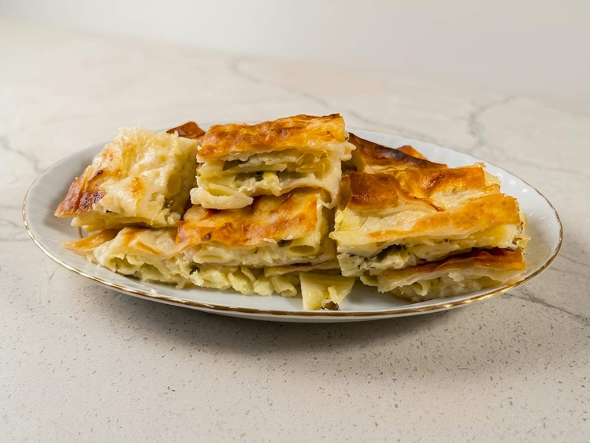 Makarnalı Yalancı Su Böreği Tarifi - Gerçek Su Böreği Tadında tarifi