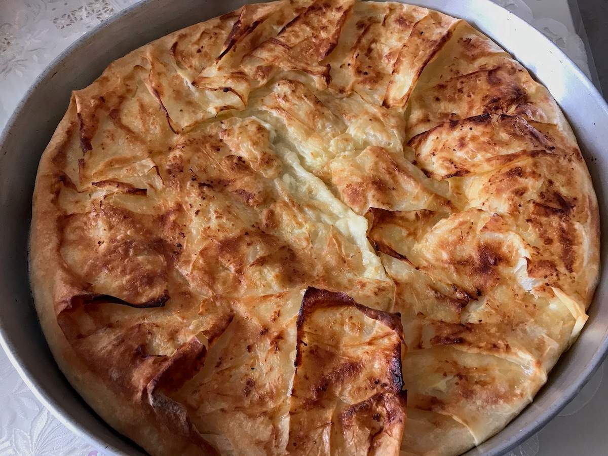 Yeşil Mercimekli Tepsi Böreği - El Açması Tadında tarifi