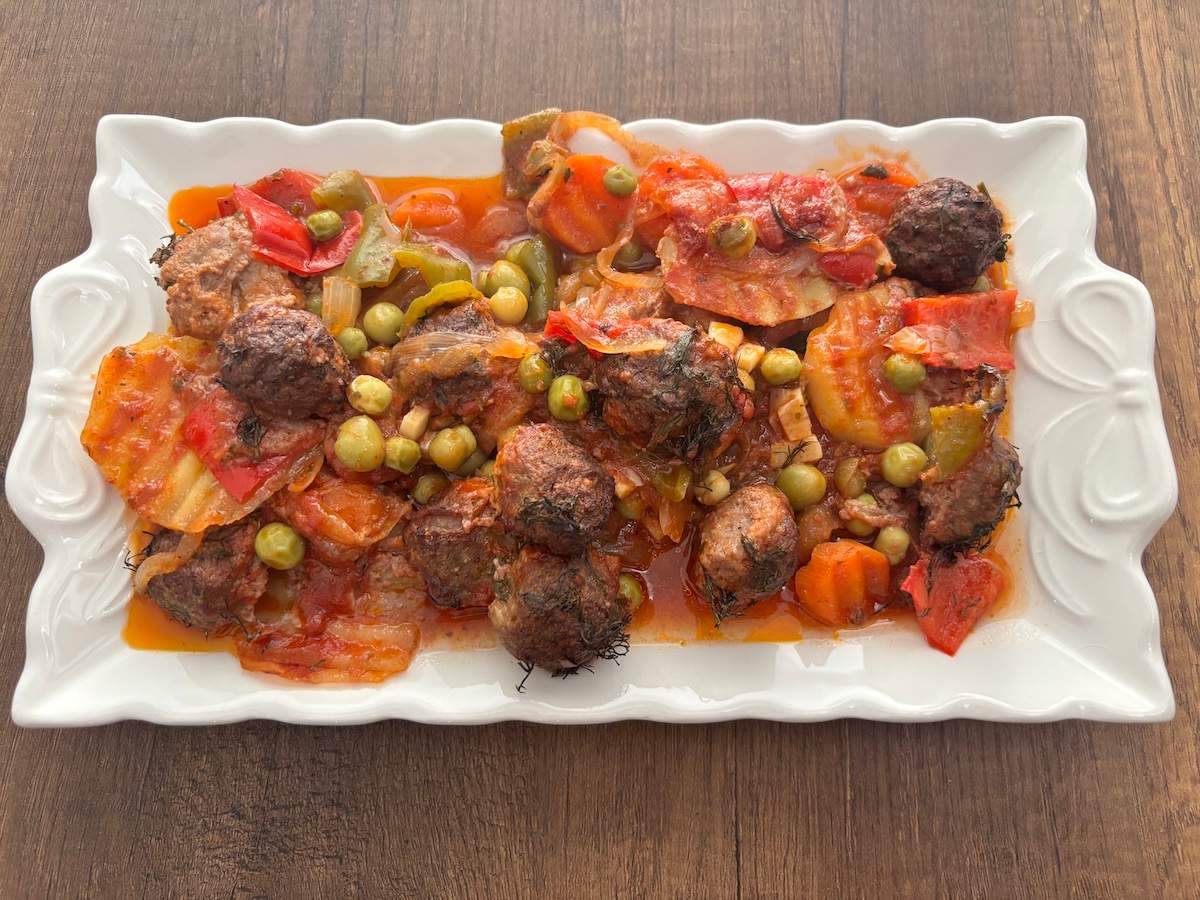 Sebzeli Fırın Köfte - Akşam Yemeği İçin Pratik Tarif tarifi