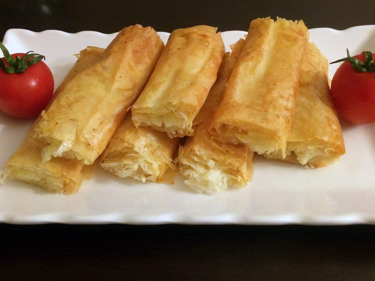 Baklavalık Yufkadan Peynirli Börek tarifi