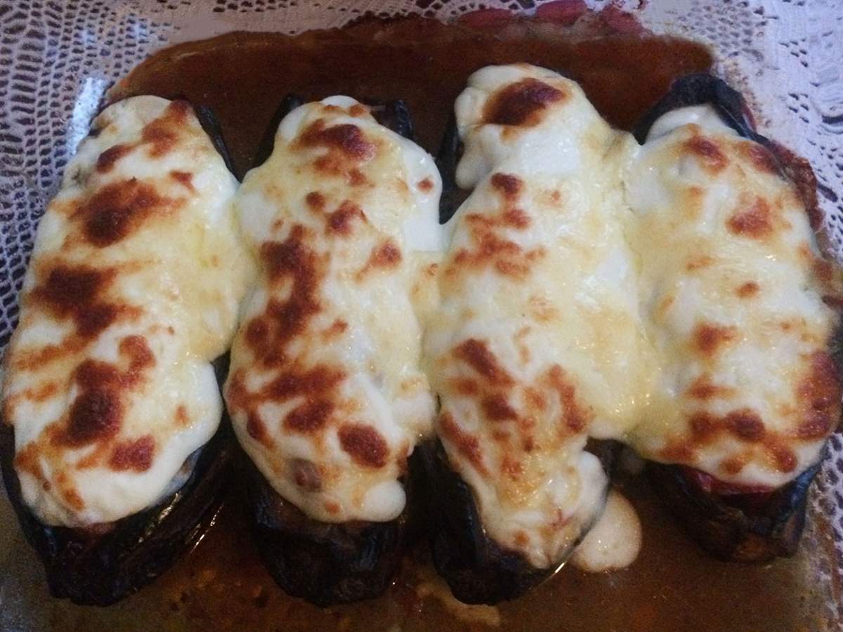 Beşamel Soslu Etli Karnıyarık tarifi