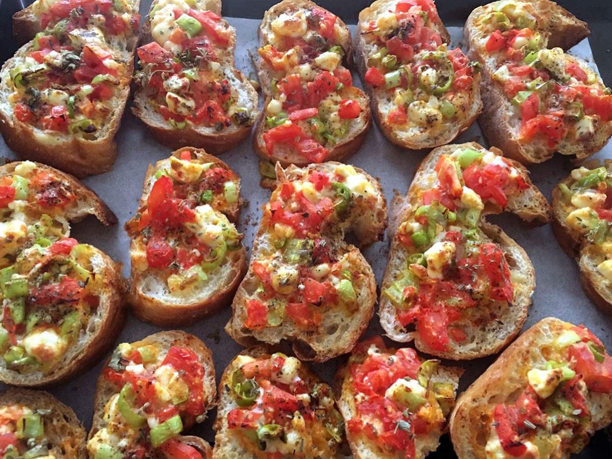 Beyaz Peynirli Bruschetta(Bruşetta) tarifi