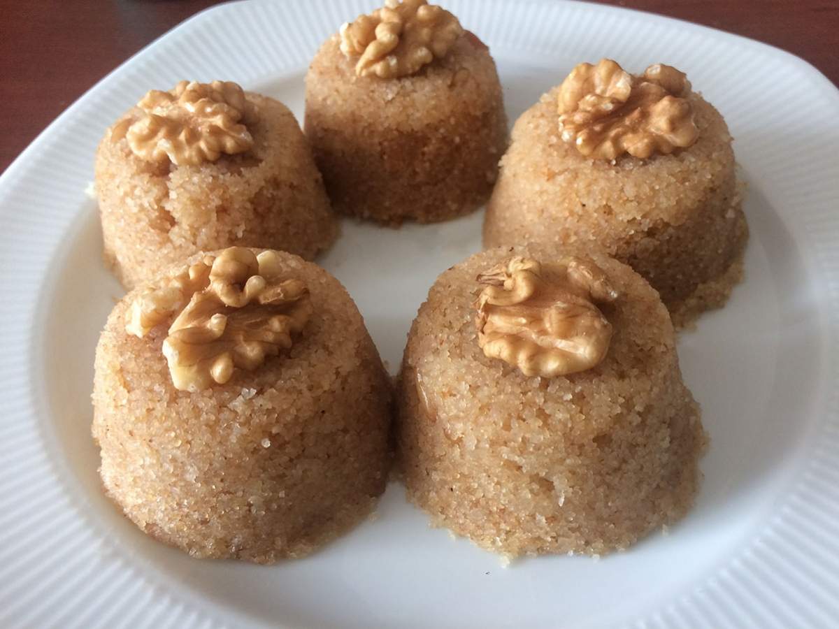 Cevizli İrmik Helvası tarifi