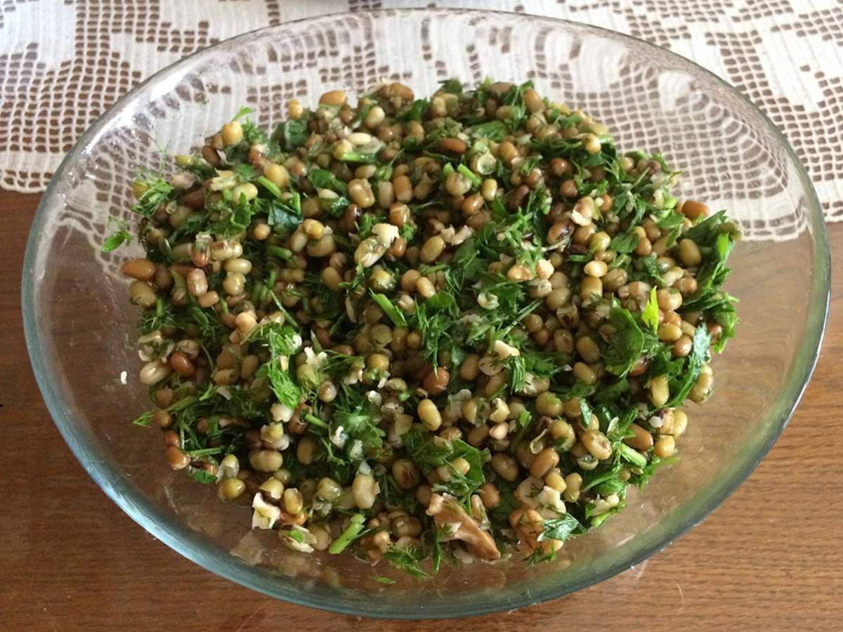 Cevizli Maş Fasulyesi Salatası tarifi