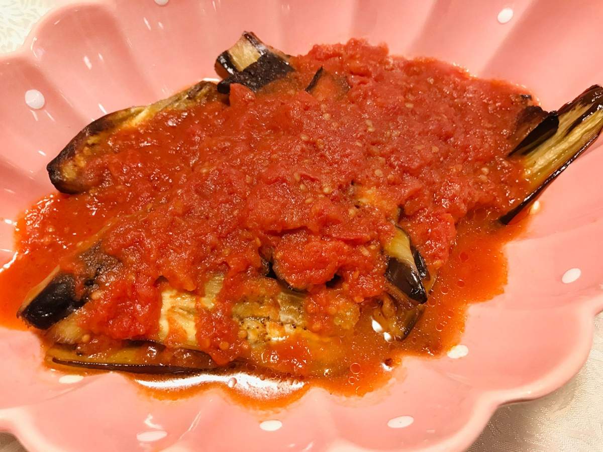 Domates Soslu Fırında Patlıcan tarifi