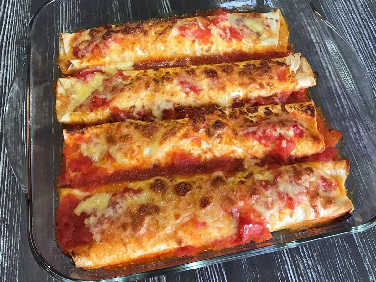 Domates Yatağında Etli Tortilla tarifi