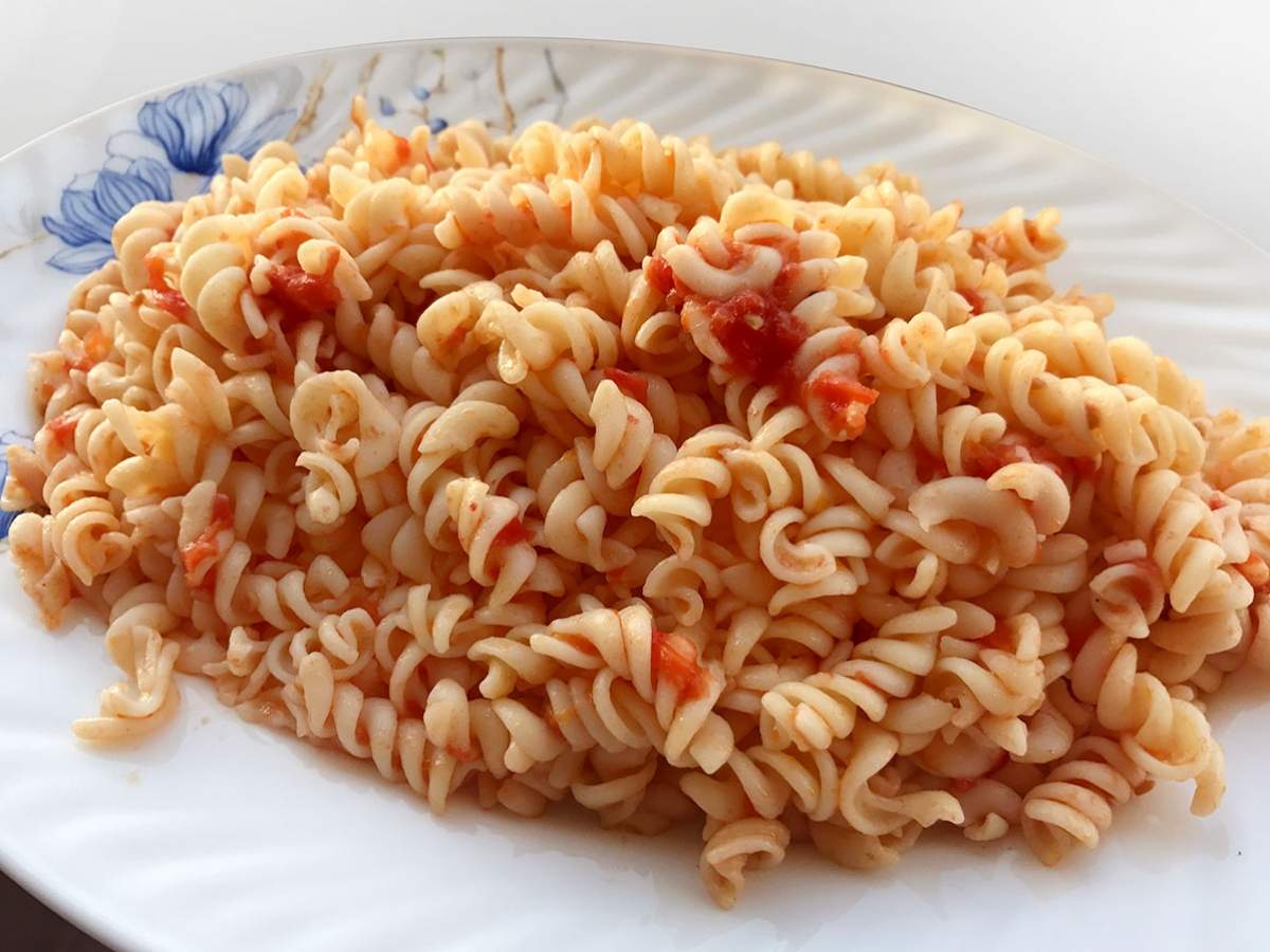 Domatesli Makarna tarifi