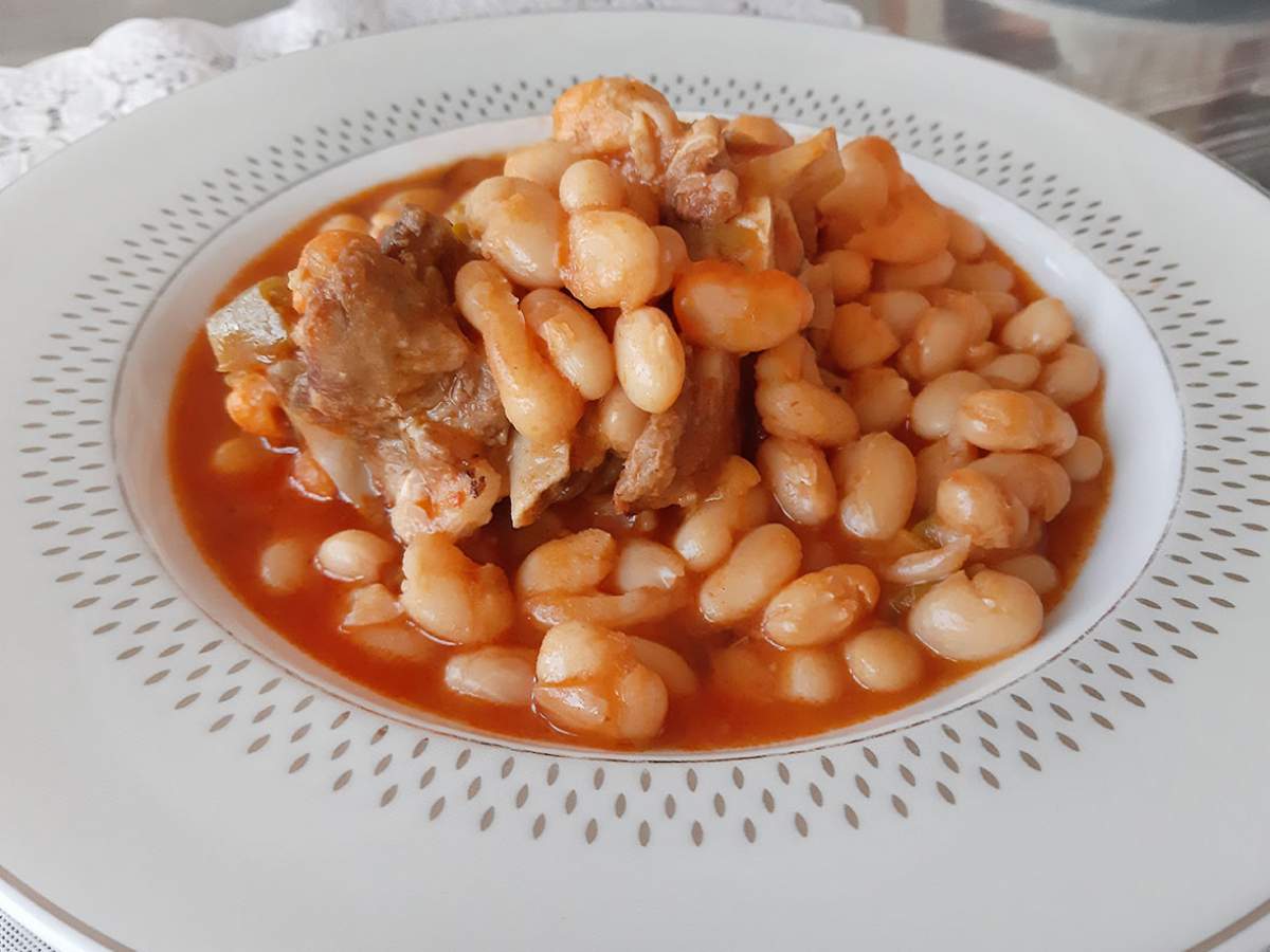 Etli İspir (Badalan) Fasulye Yemeği tarifi