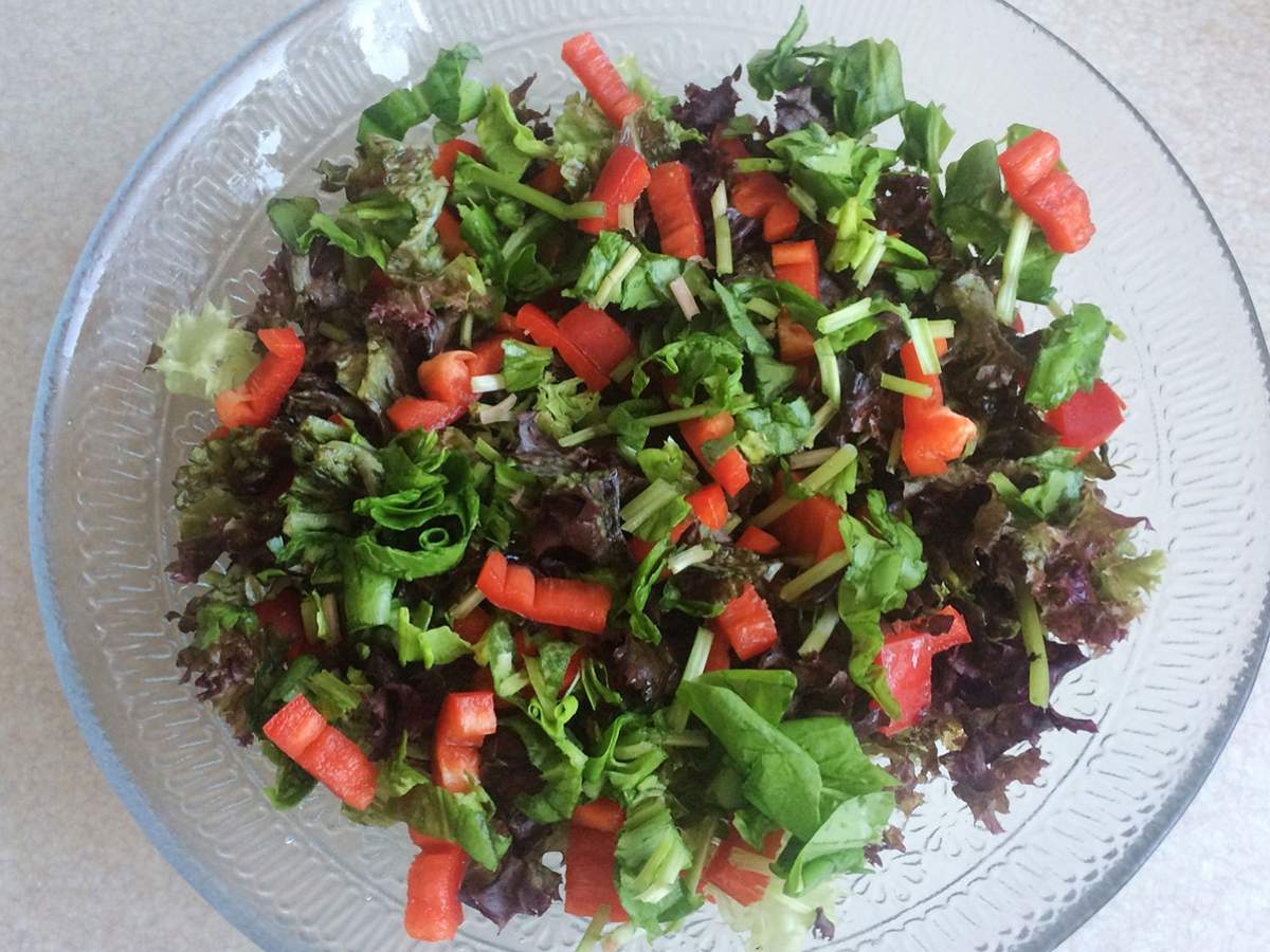 Kapya Biberli Kuzu Kulağı Salatası tarifi