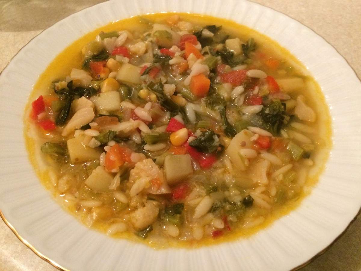 Kara Lahanalı Sebze Çorbası tarifi