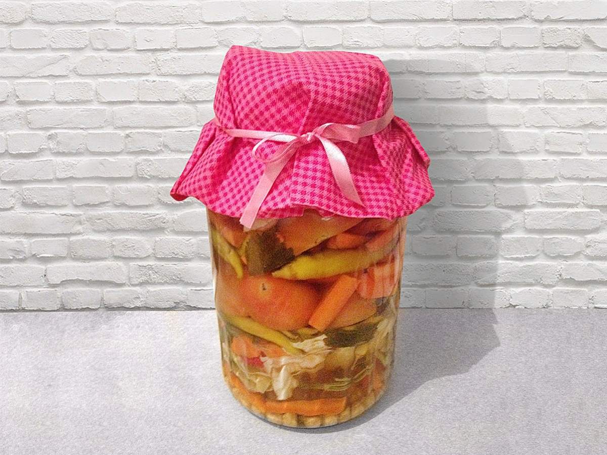 Mixed Pickles (Karışık Turşu) recipe