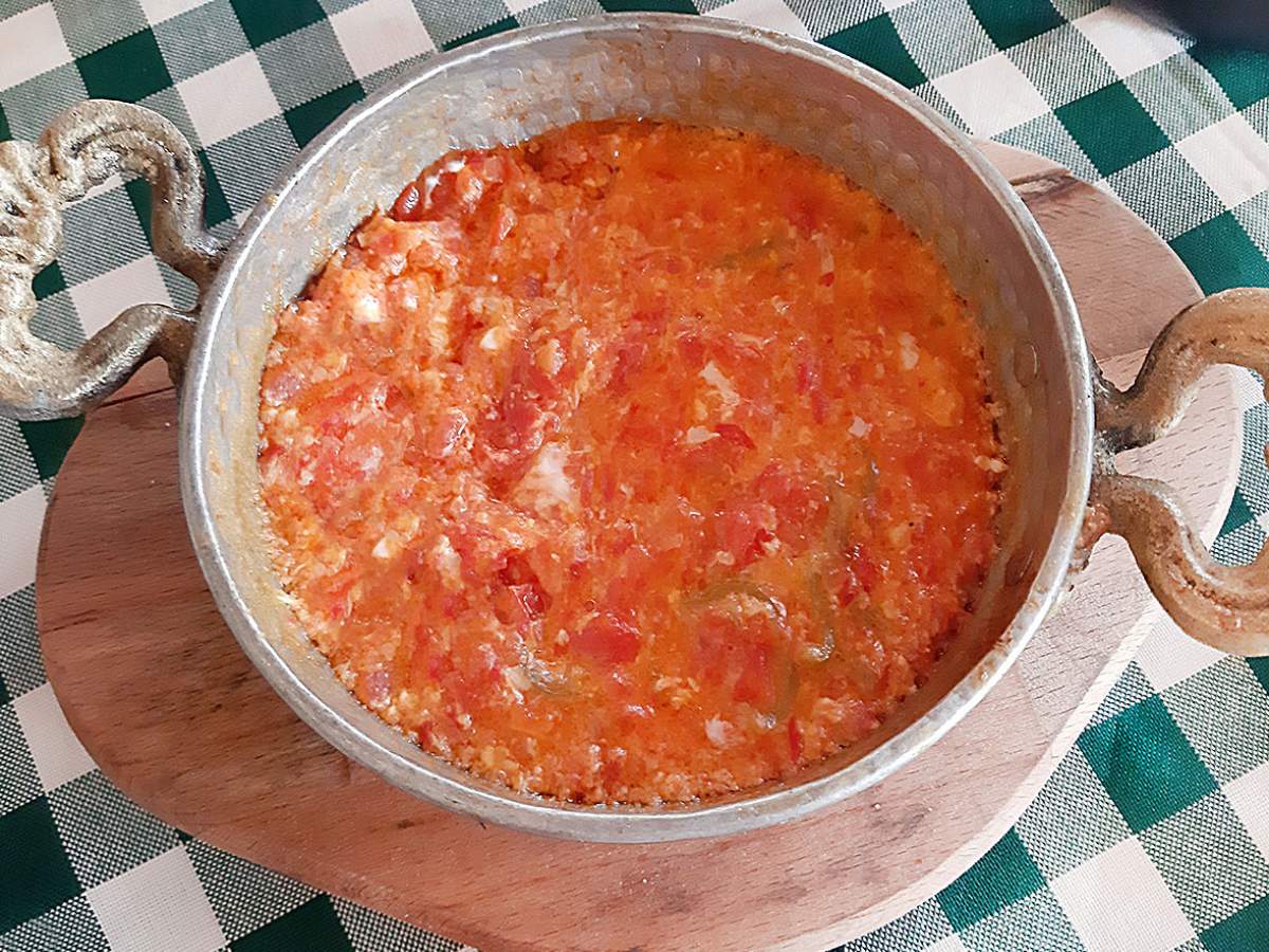 Kaşarlı Menemen tarifi