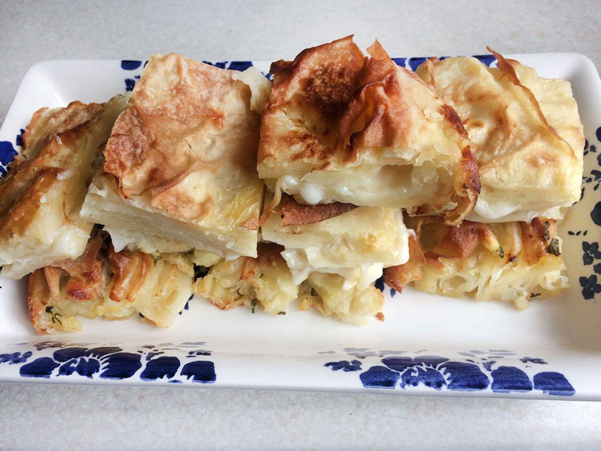 Keçi Peynirli Tepsi Böreği tarifi