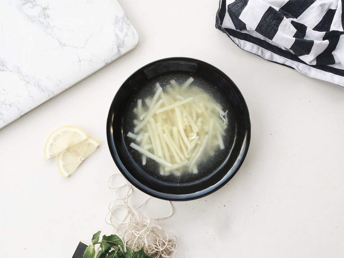 Kesme Makarnalı Tavuk Suyu Çorbası tarifi