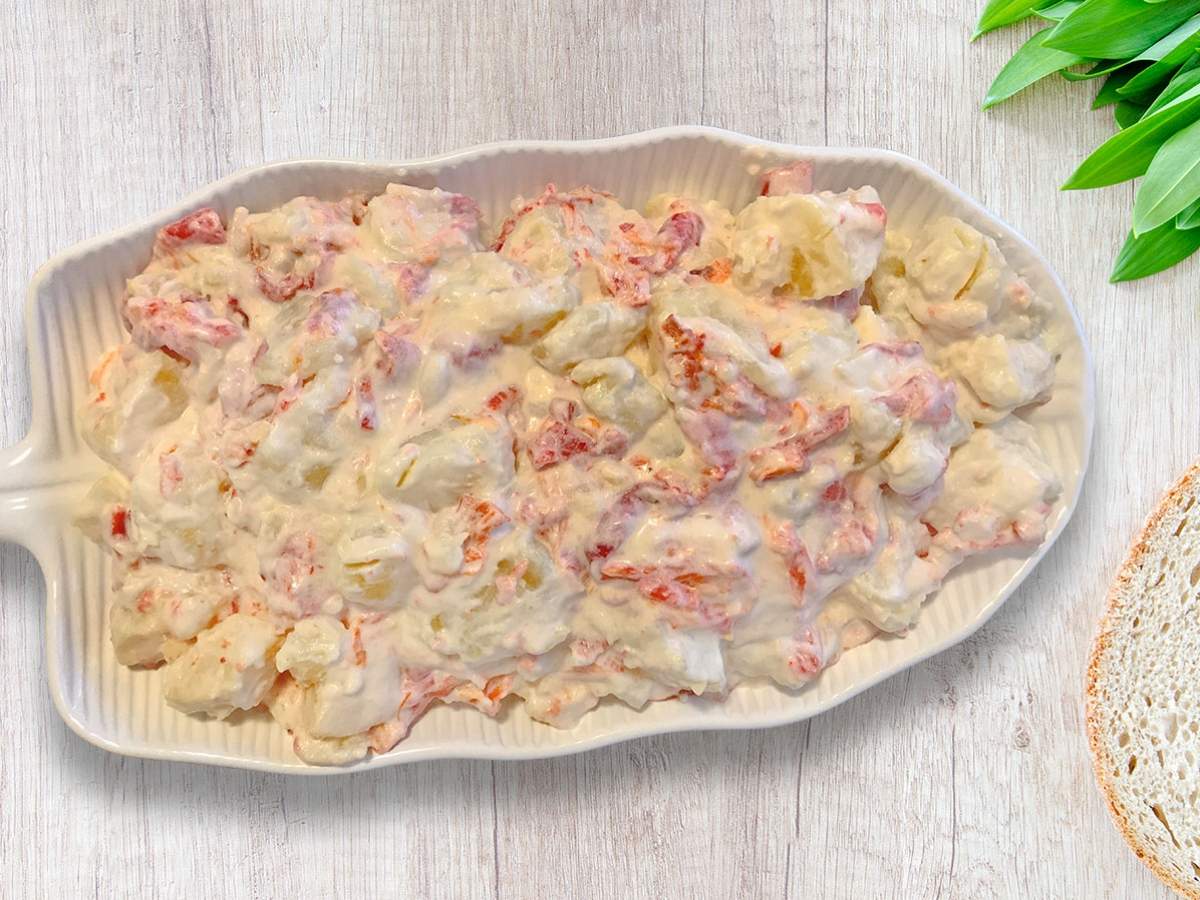  Kırmızı Biberli Patates Salatası tarifi