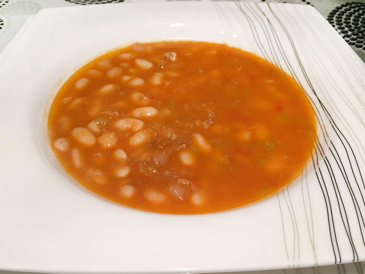 Kıymalı Kuru Fasulye Yemeği tarifi