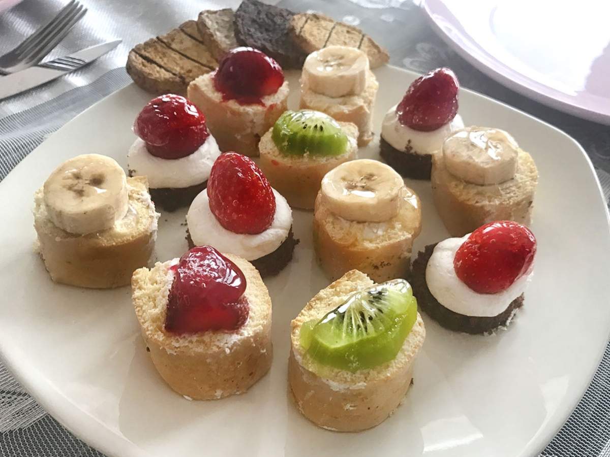 Meyveli Küçük Pastalar recipe