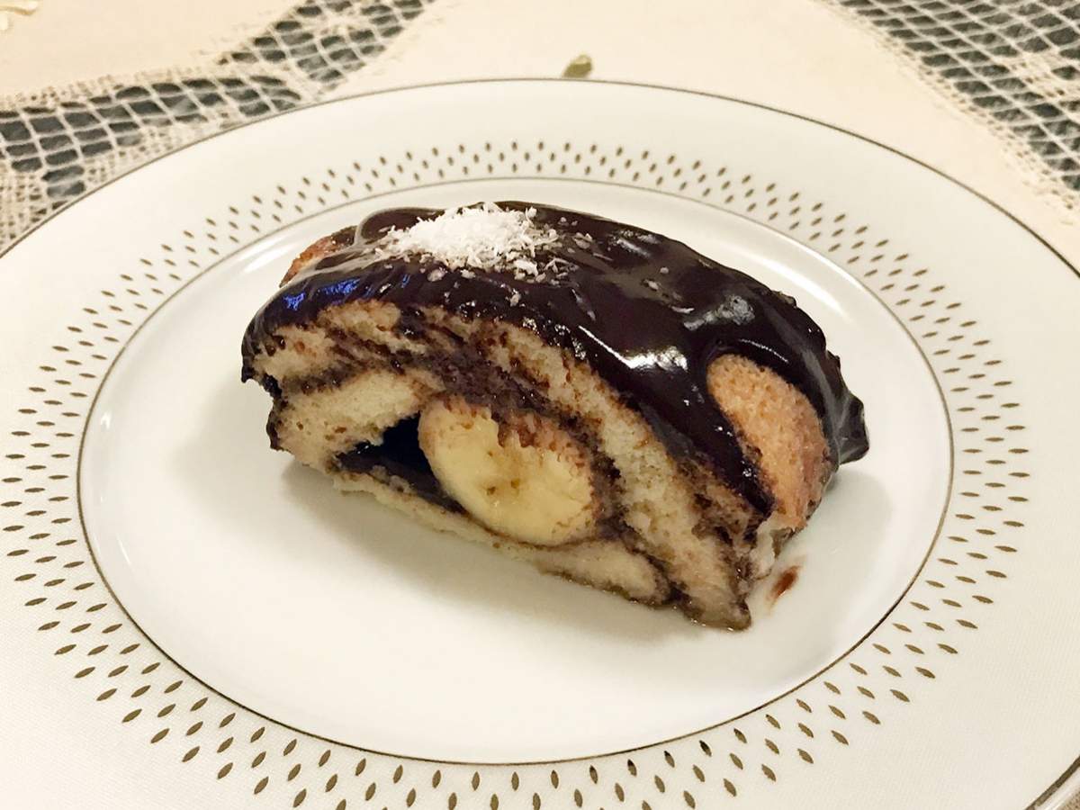 Kedi Diliyle Çikolata Soslu Muzlu Rulo Pasta tarifi