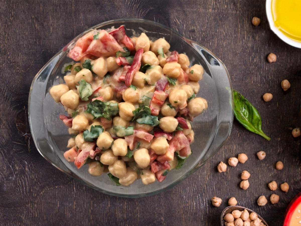 Tahinli Nohut Salatası tarifi