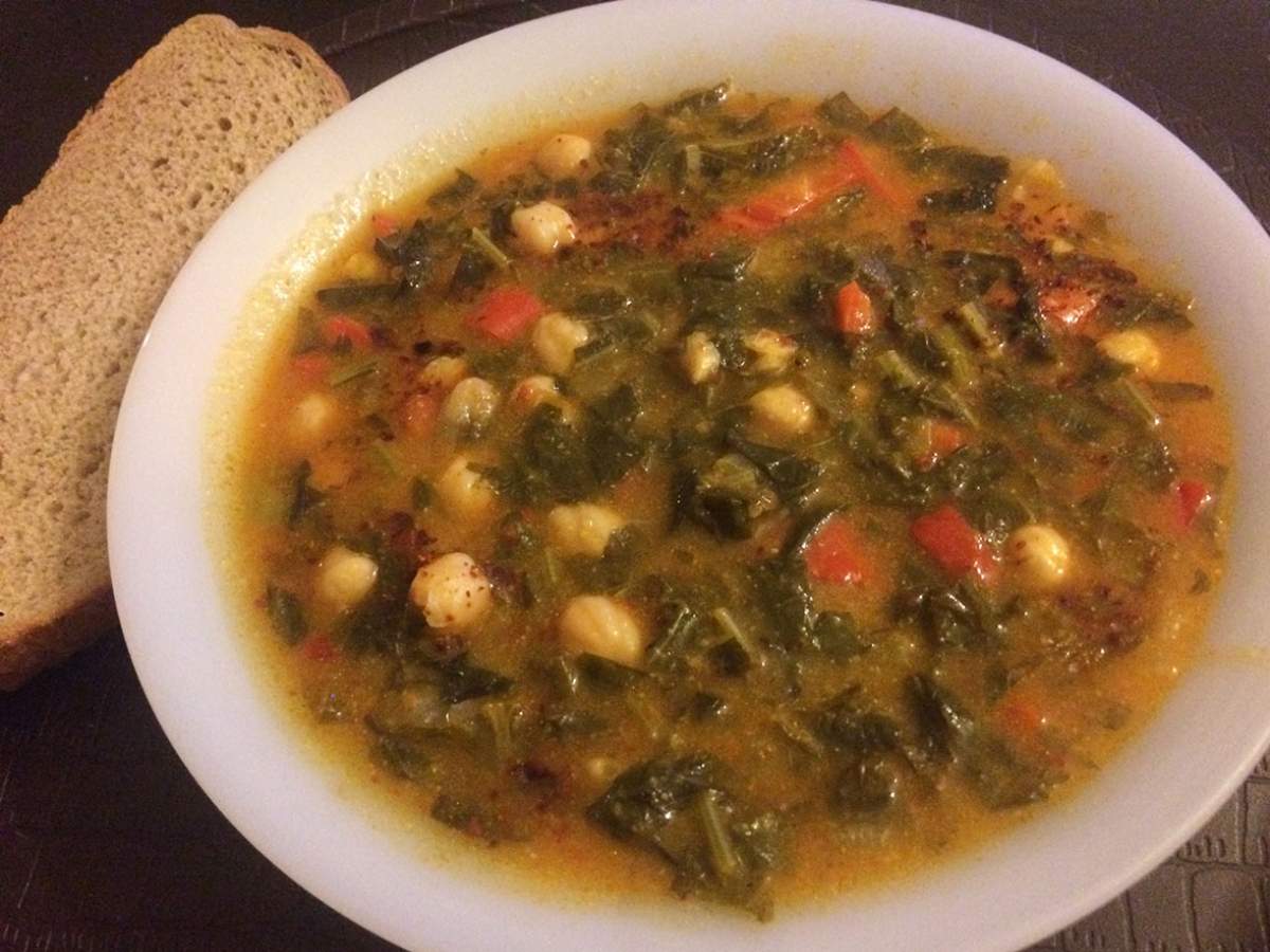 Nohutlu Kara Lahana Çorbası tarifi