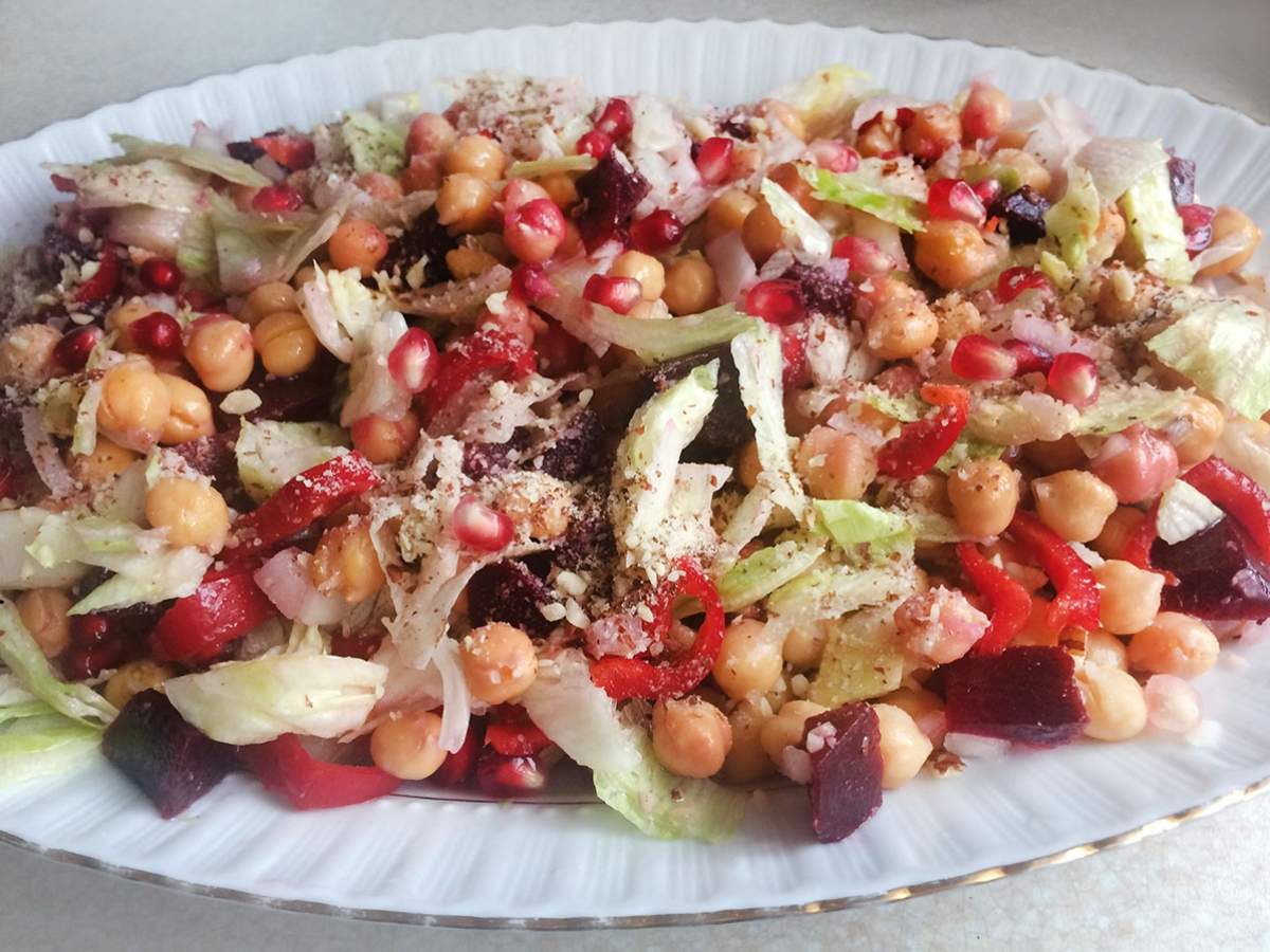 Nohutlu Kış Salatası tarifi