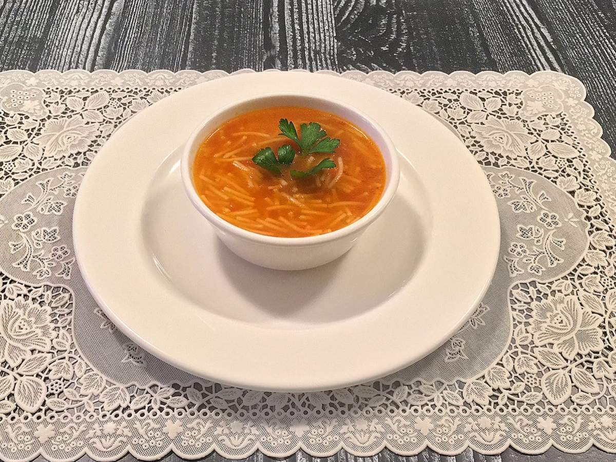 Pratik Domatesli Tel Şehriye Çorbası tarifi