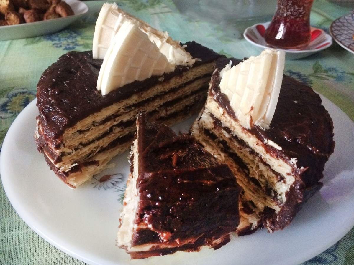 Tahin Helvalı Kağıt Helva Pastası tarifi