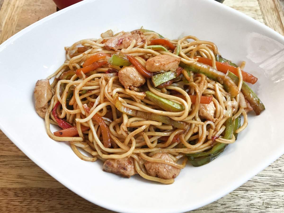 Tavuklu Sebzeli Noodle tarifi