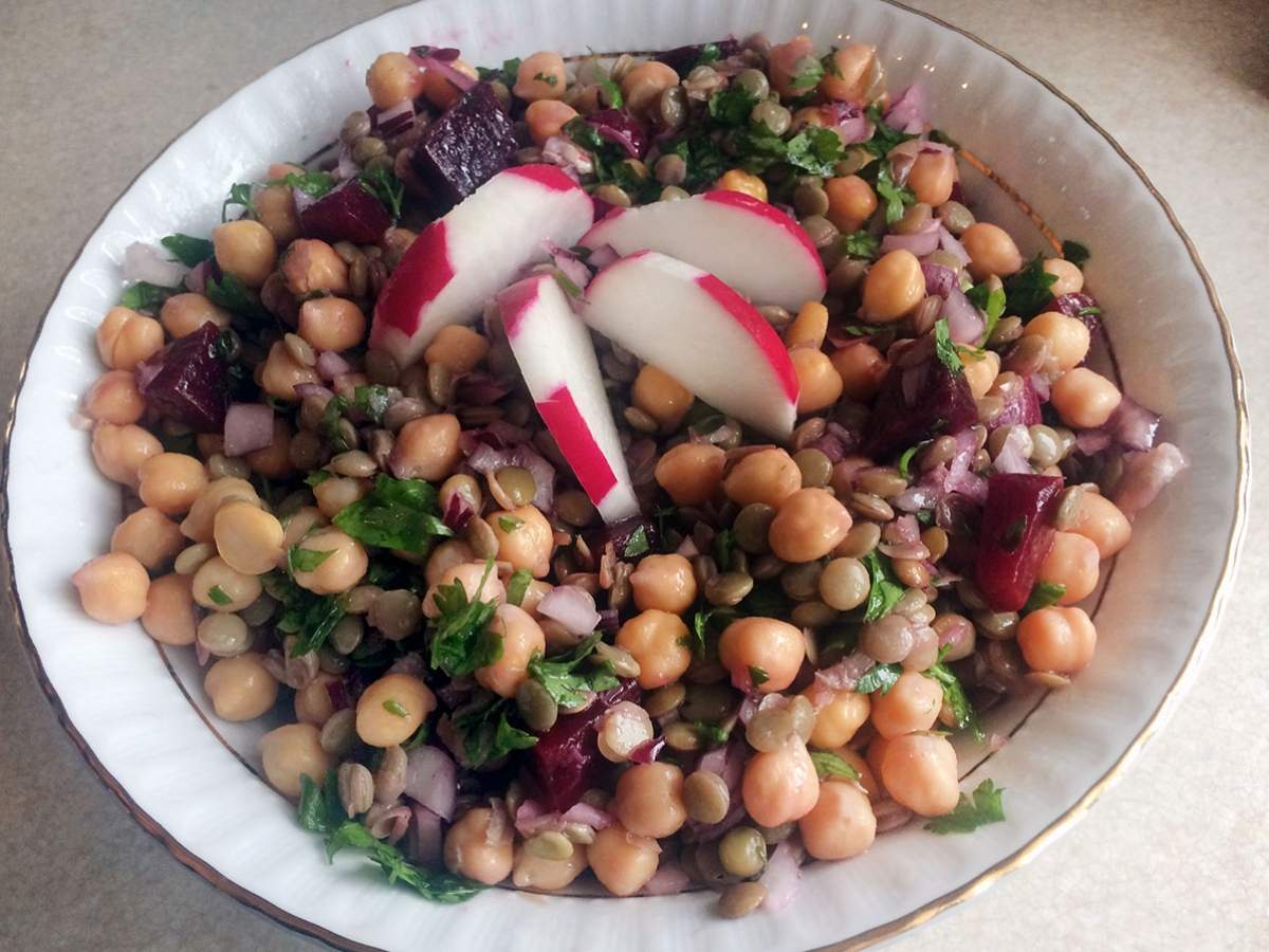 Yeşil Mercimekli Pancarlı Nohut Salatası tarifi