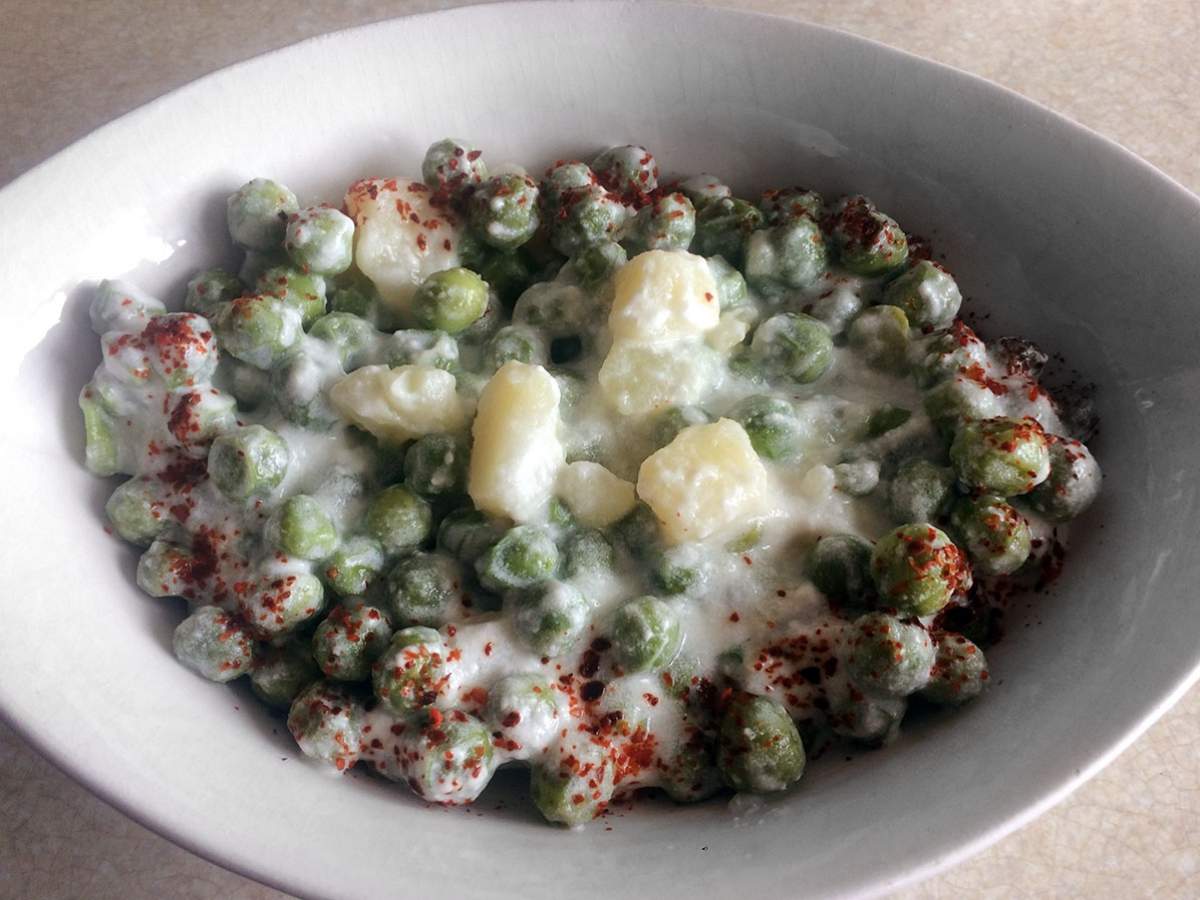 Yoğurtlu Bezelye Salatası tarifi