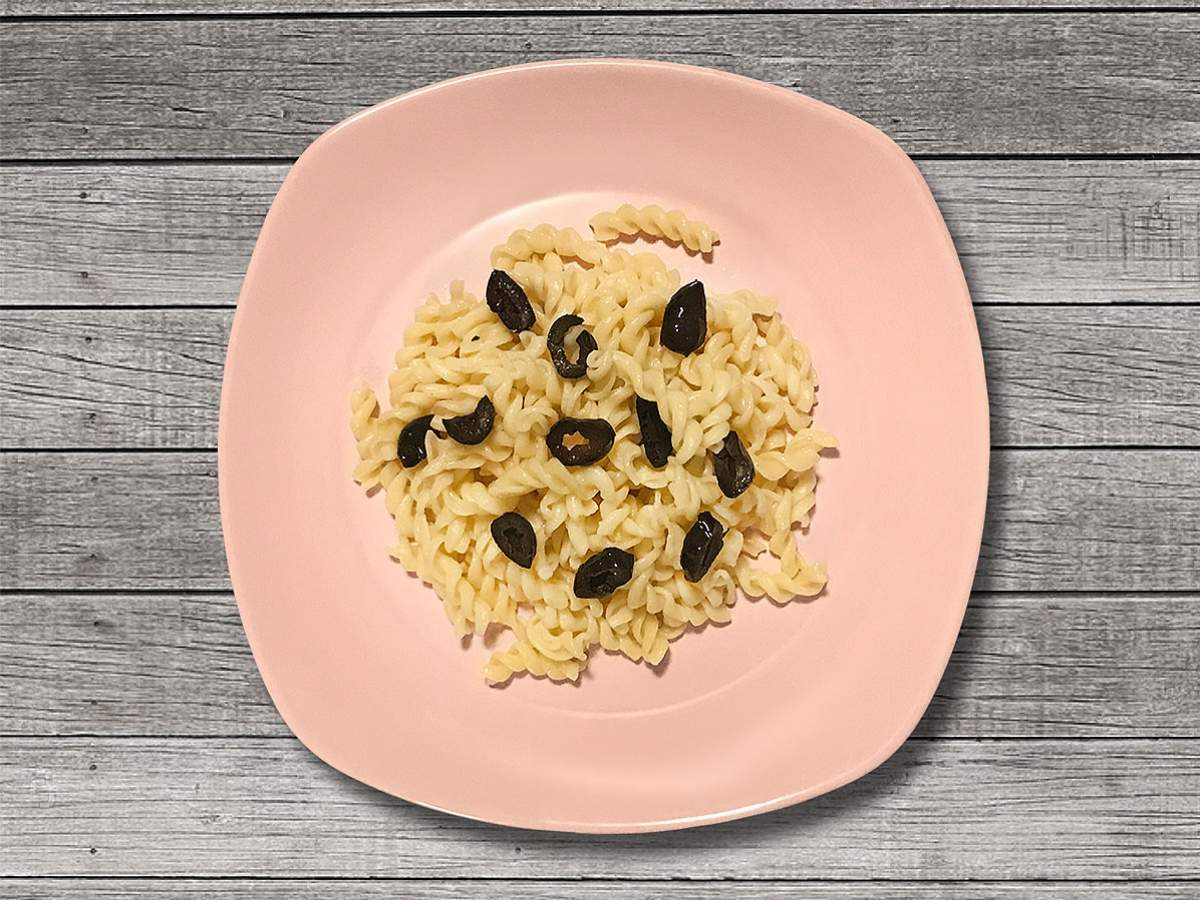  Zeytinli Makarna tarifi