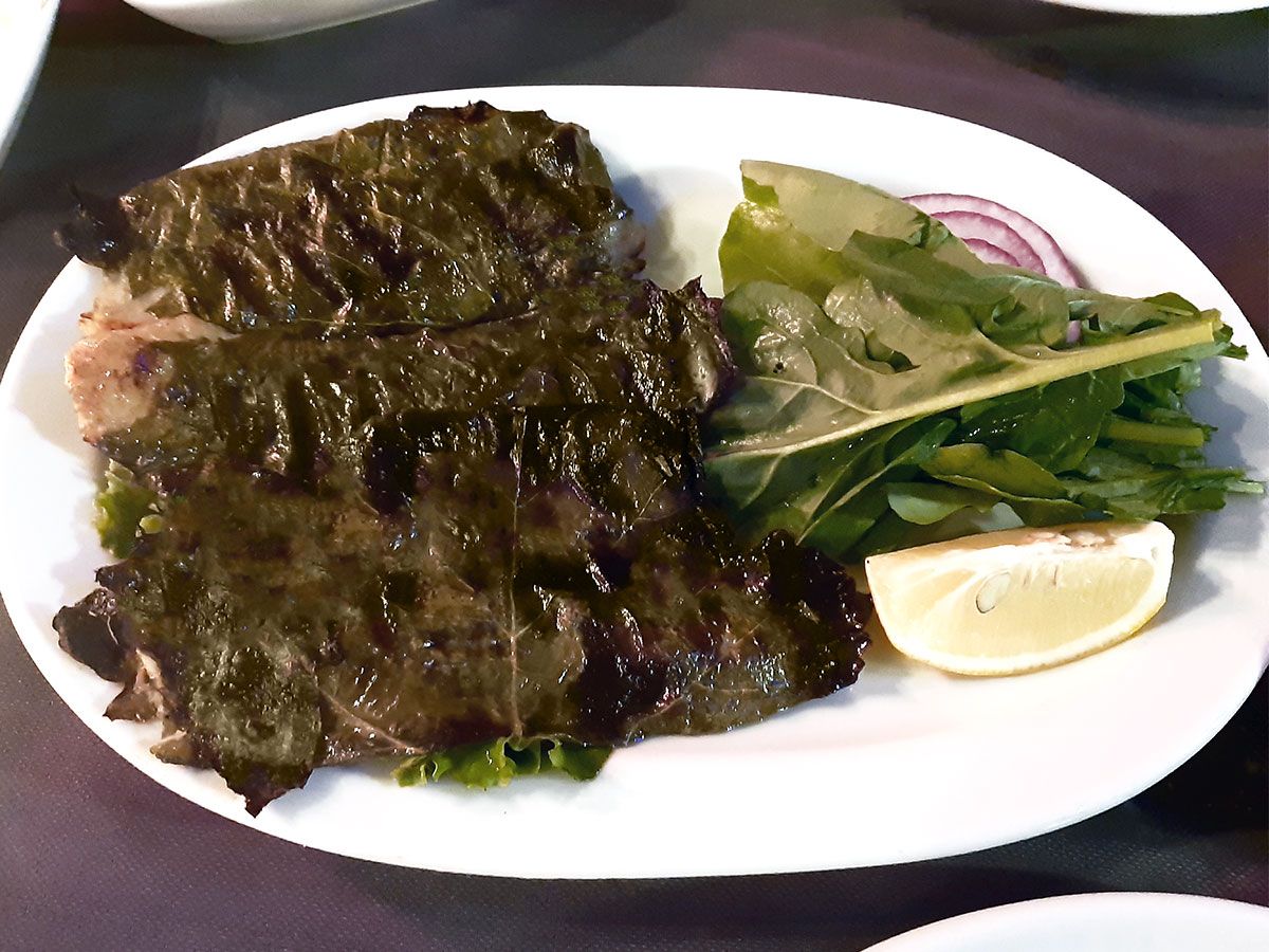 Asma Yaprağında Levrek tarifi görseli