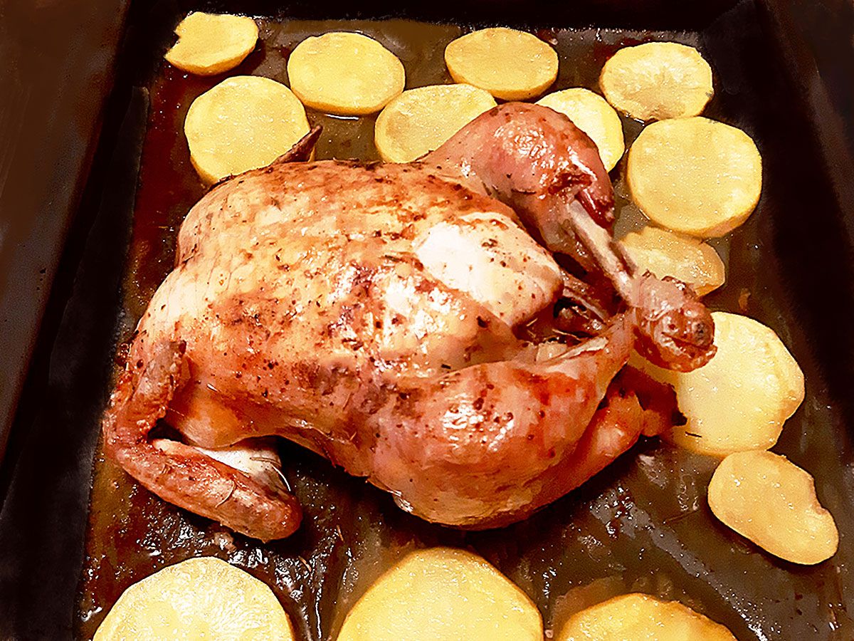 Sarımsaklı Bütün Tavuk tarifi görseli