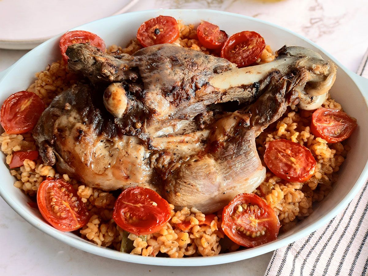 Bulgur Pilavı Yatağında Kuzu But tarifi görseli